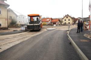 ASFALTIRANJE KROŽIŠČA ŽAJFNICA 01 FOTO LJUBO VUKELIČ